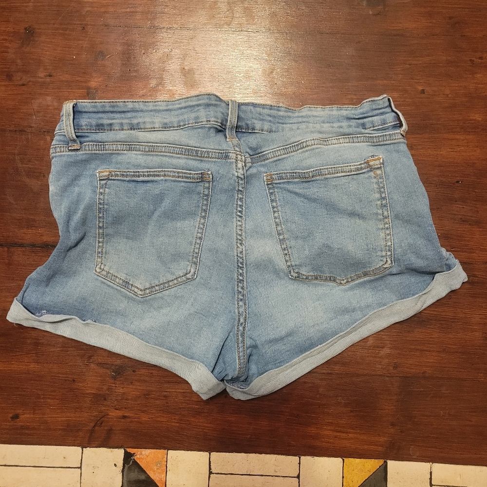 Size 13 Celebrity Pink denim shorts